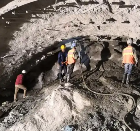 黎川拱顶带模注浆料的施工流程及注意事项